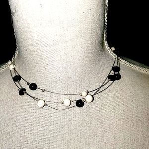 🖤🤍Very Pretty White & Black Bead Necklace🤍🖤